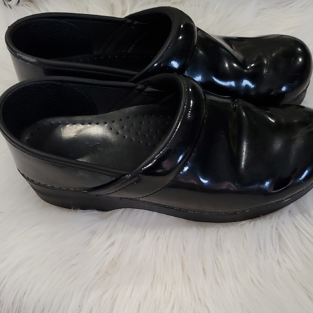 Dansko Black Mules with Reflective Finish Size 39 - Picture 5 of 13